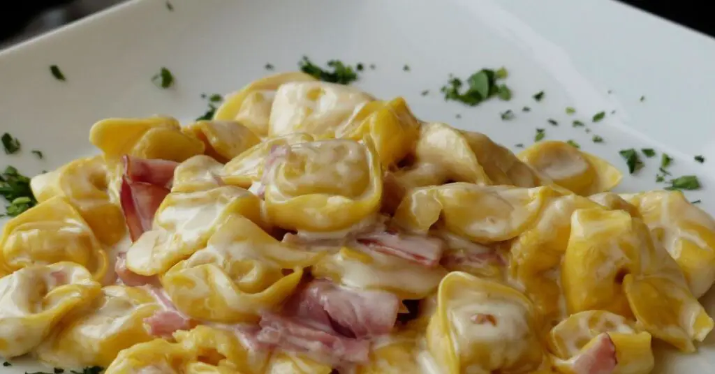 Tortellini pasta with ham is still a dish that requires a lot of cream.