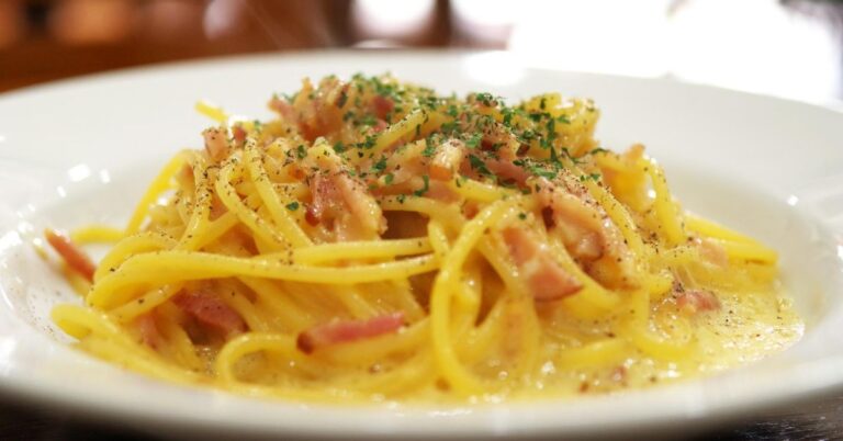 Do Italians put cream in carbonara sauce? (here is the answer)