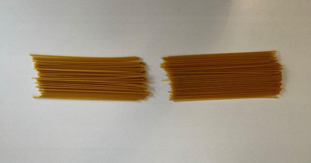 Comparison between spaghetti and bucatini, the length is practically identical.