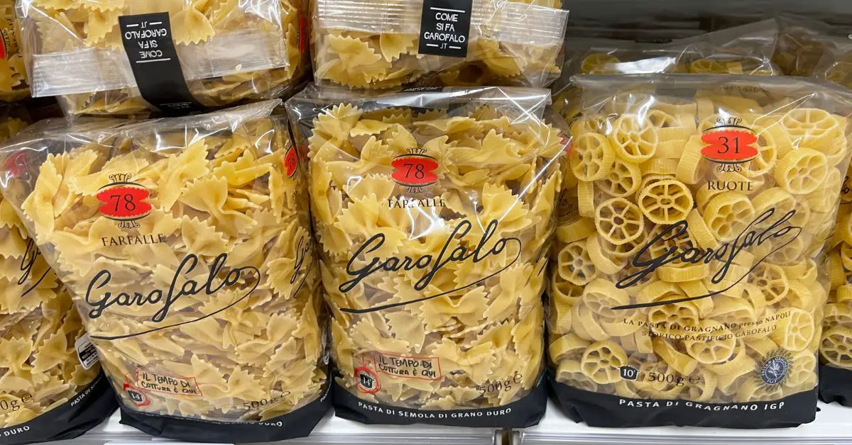 Garofalo-dried-pasta-on-the-supermarket-shelf