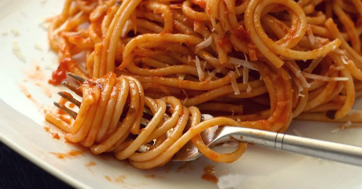 Spaghettaqta is a plate of spaghetti to eat together at night