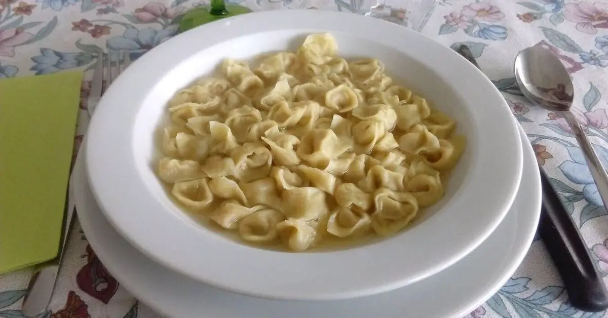 A plate of Tortellini in broth.