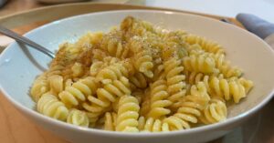 Do Italians eat pasta without sauce? (the real Plain Pasta)