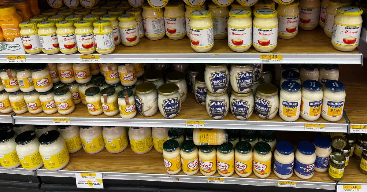 mayonnaise-on-the-shelves-in-italy