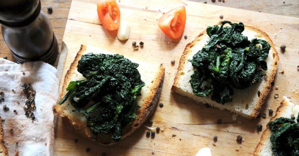 Crostini with black cabbage.