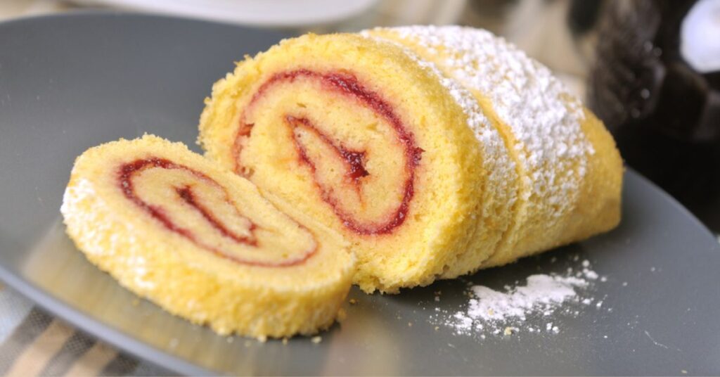 The classic cake of Arezzo town, the Gattò. A rolled sponge cake with alchermes liquor. 