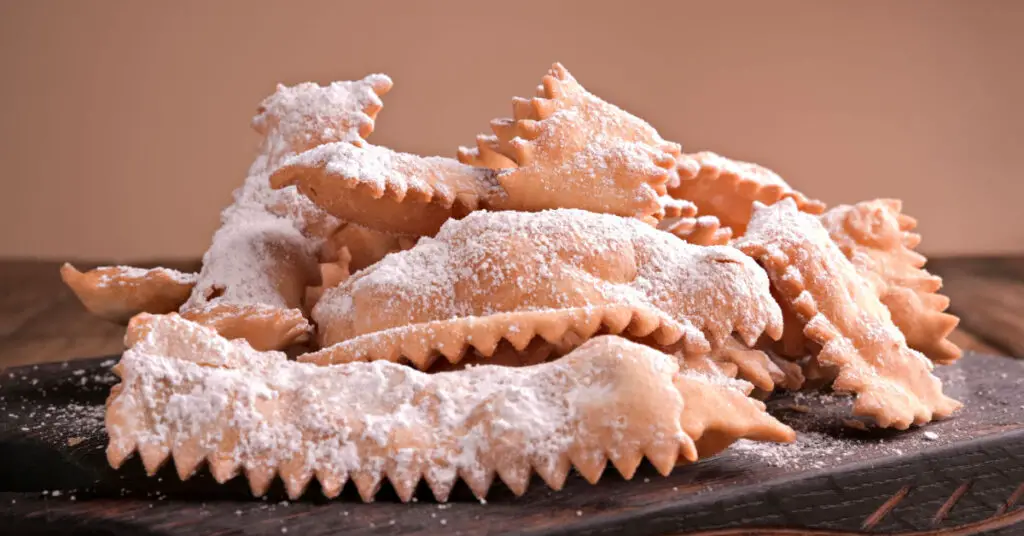 The Tuscan sweets called "cenci", strips of fried dough with a rectangular shape with knurled and twisted edges, often dusted with icing sugar.