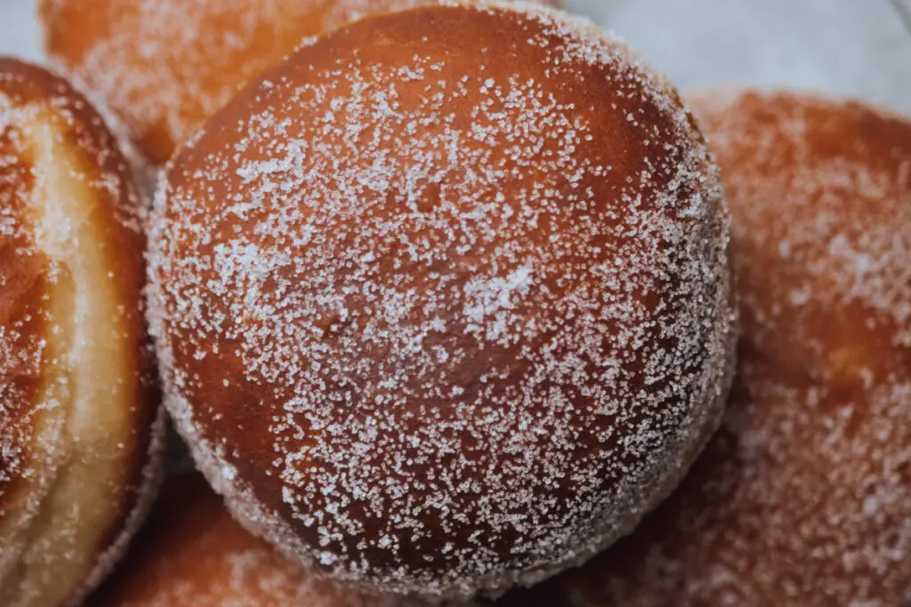 A bombolone, a fried dessert of soft dough covered with sugar, in the shape of a slightly flattened sphere, about 10 centimeters wide: similar to pancakes, but more swollen and soft, it is commonly compared to the German krapfen.