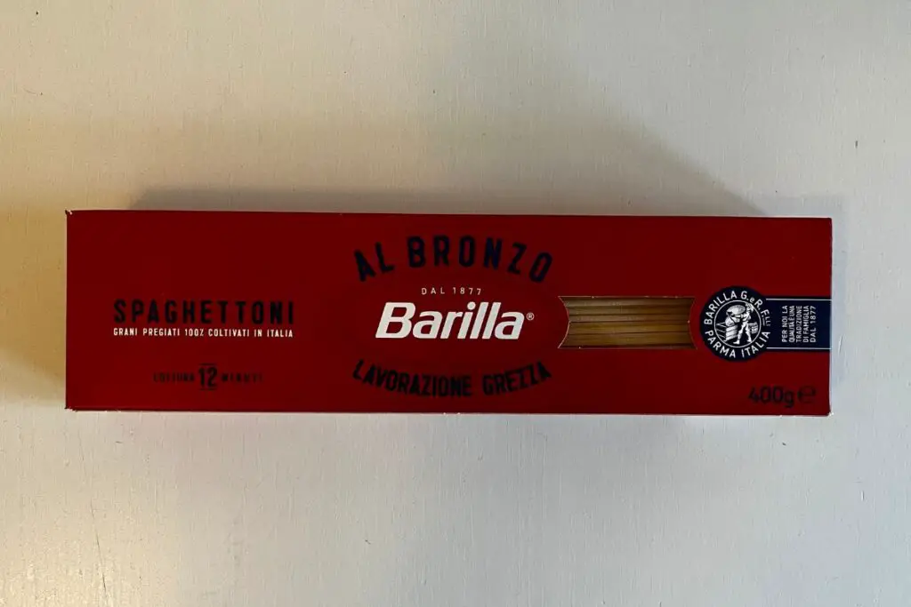 A pack of Barilla al Bronzo Spaghettoni, they are the thicker version of the Classic Spaghetti, the very ones that reached the first place as best spaghetti.
