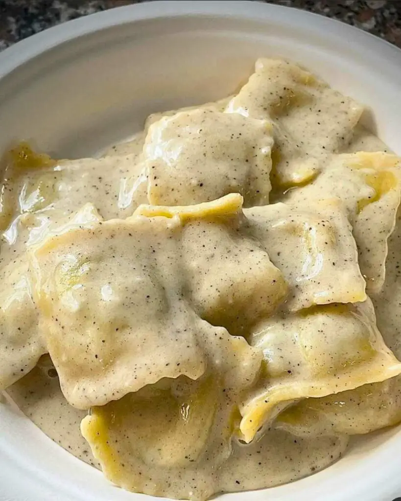 A bowl of freshly made pasta from Le Mani in Pasta, showcasing some of the best street food in Rome.