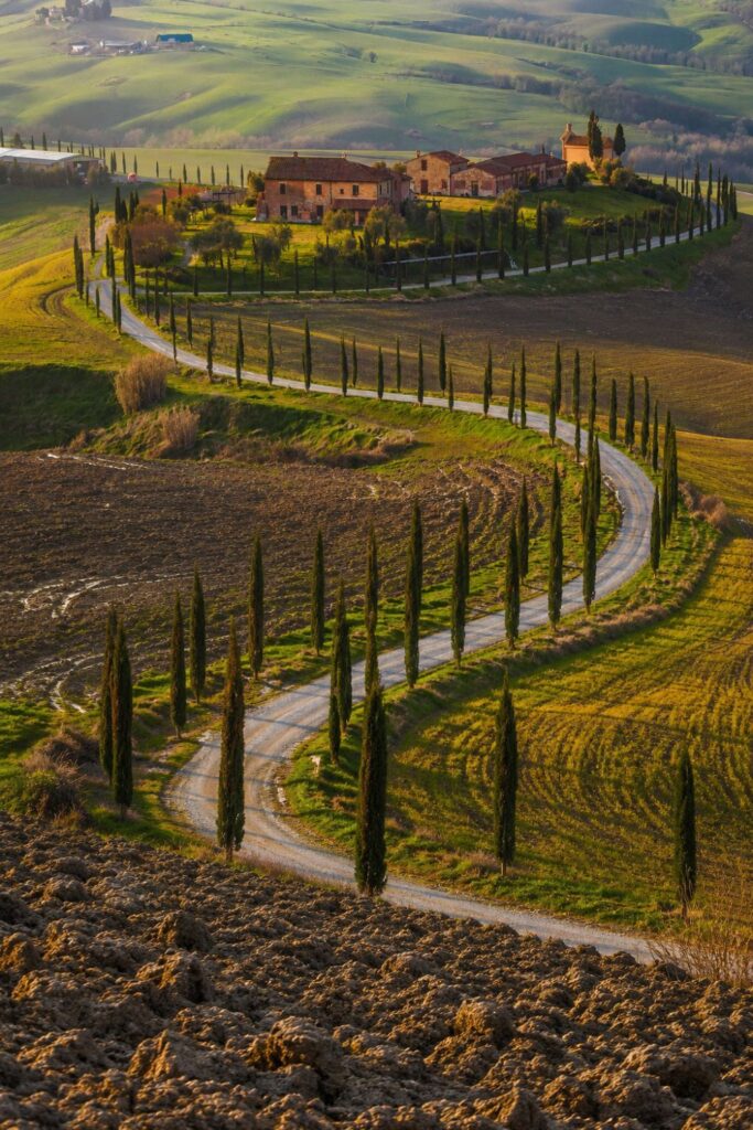 Chianti cypress road and farmhouse for Where to stay in Tuscany in the countryside